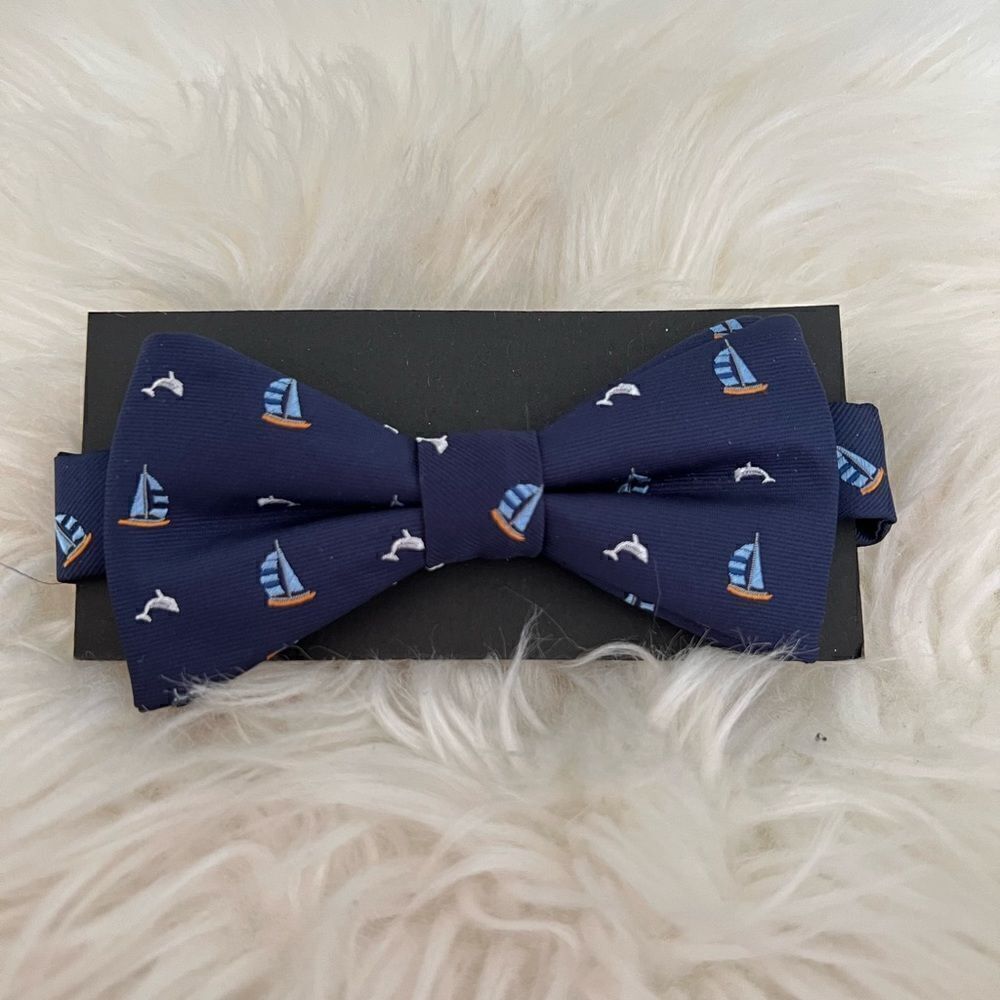 Van Heusen nautical bow tie